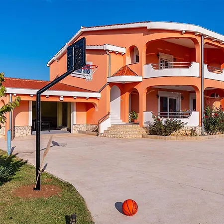 3 Bedroom Cozy In Сasa de vacaciones *