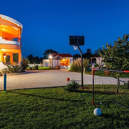 3 Bedroom Cozy In *