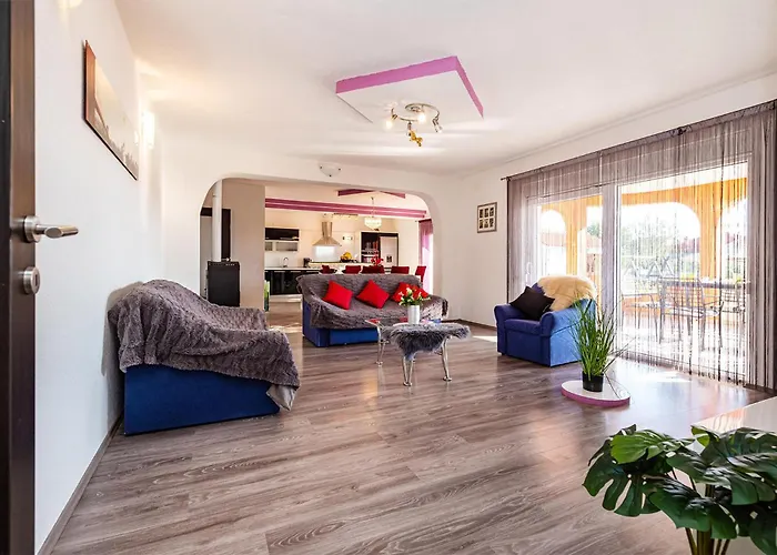 3 Bedroom Cozy In Galovac (Zadar)