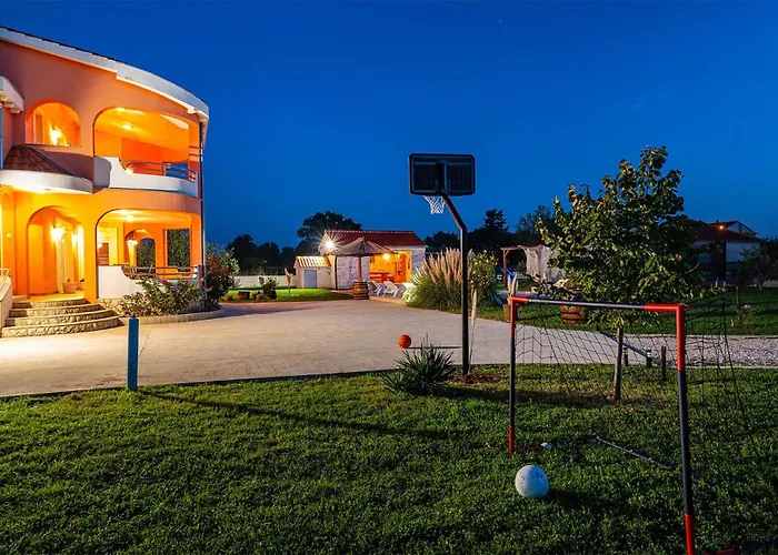 3 Bedroom Cozy In *