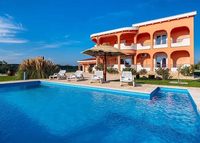 3 Bedroom Cozy In Сasa de vacaciones Galovac (Zadar)