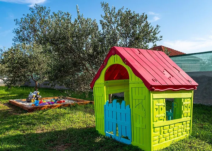 3 Bedroom Cozy In *