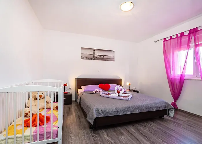 3 Bedroom Cozy In Galovac (Zadar)