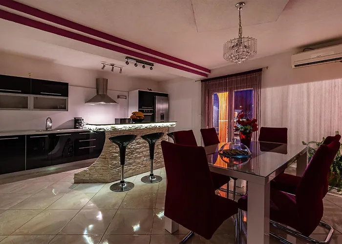 3 Bedroom Cozy In Galovac (Zadar)